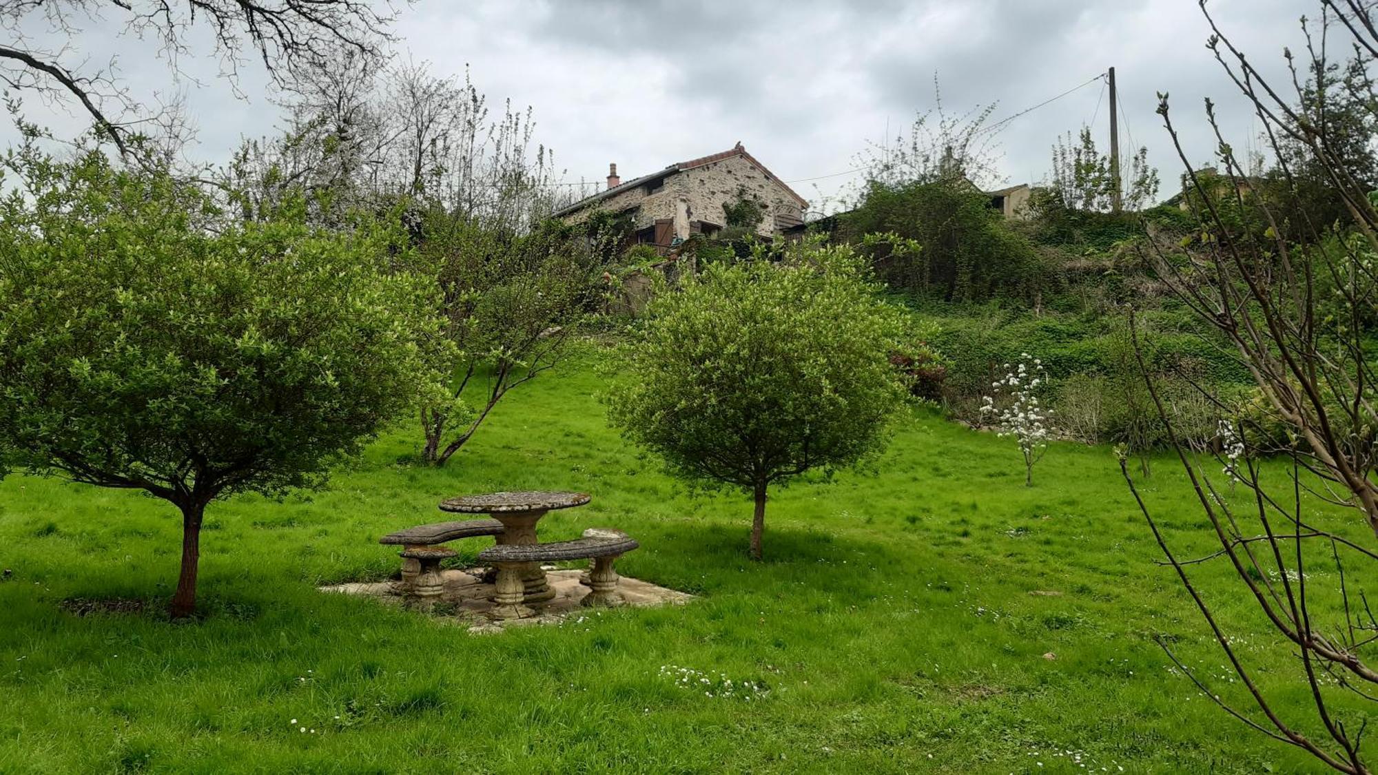 Au Coeur Des Loges Bed and Breakfast Saint-Bonnet-de-Bellac Buitenkant foto